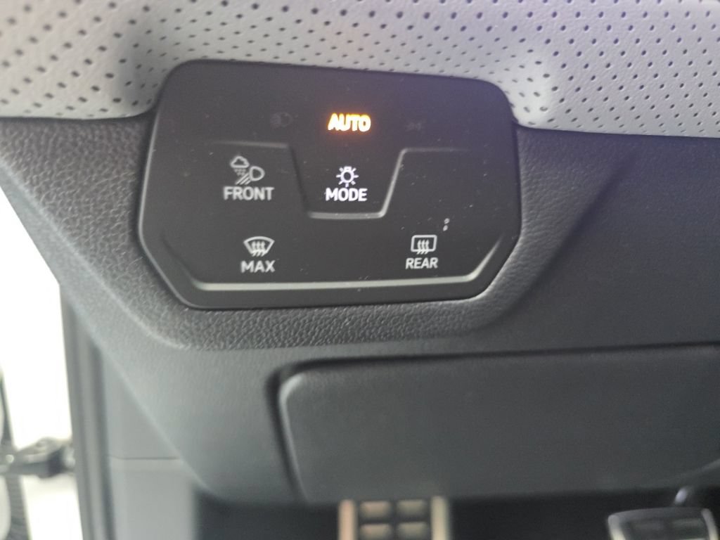 Certified 2024 Volkswagen Atlas Peak Edition SE AWD/4WD image 38