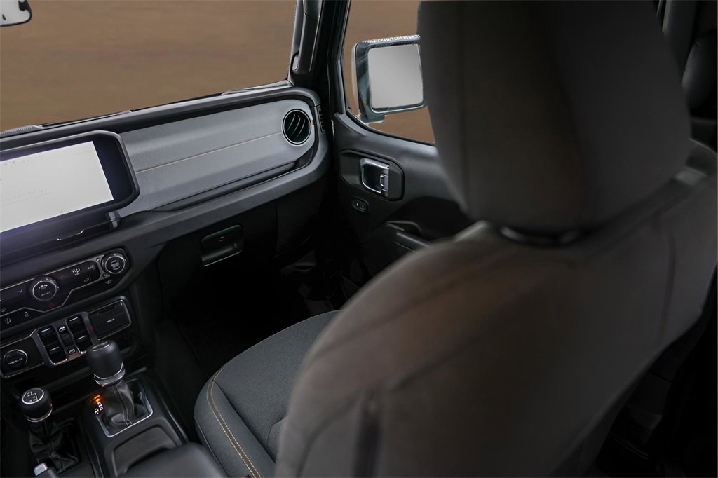 Used 2025 Jeep Wrangler Sport S image 26