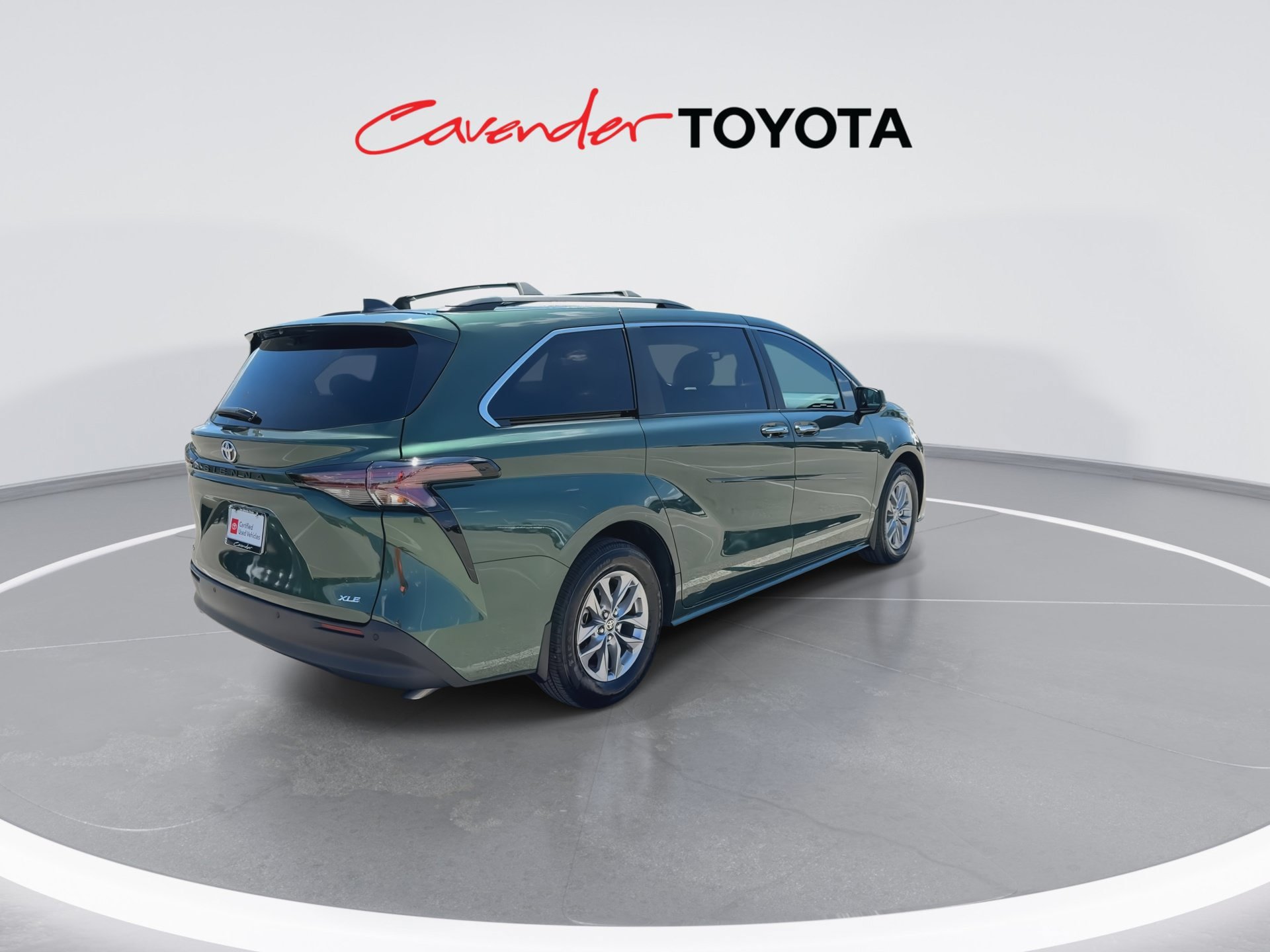 Used 2026 Toyota Sienna XLE FWD image 8