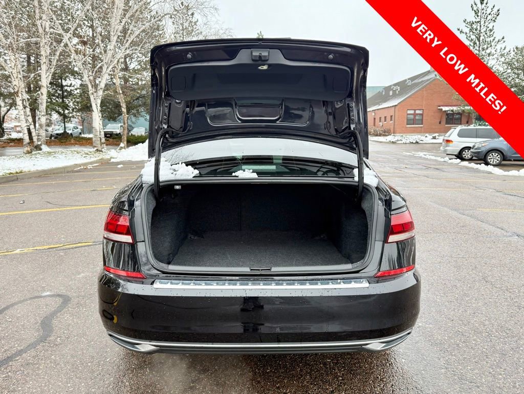 Used 2021 Volkswagen Passat 2.0T SE image 39