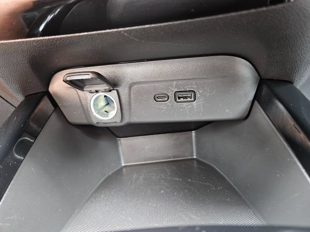 Used 2025 Chevrolet Trax LT FWD image 31