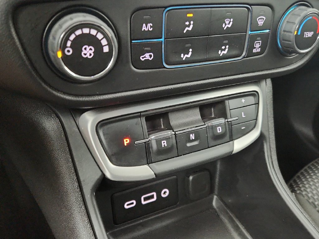 Used 2024 GMC Terrain SLE AWD/4WD image 30