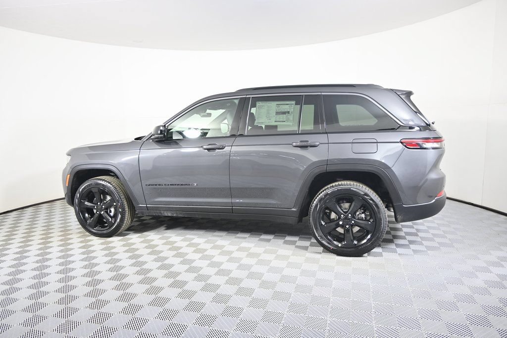 New 2026 Jeep Grand Cherokee Limited w/ Limited Altitude Package AWD/4WD image 3