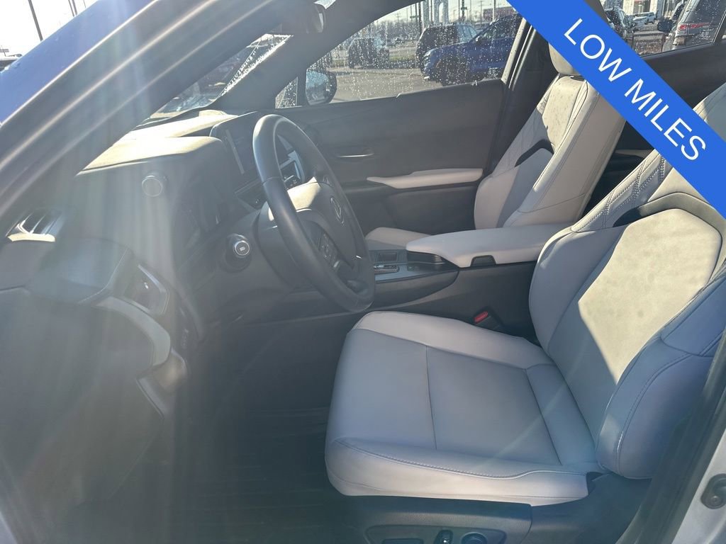 Used 2025 Lexus UX 300h FWD image 9