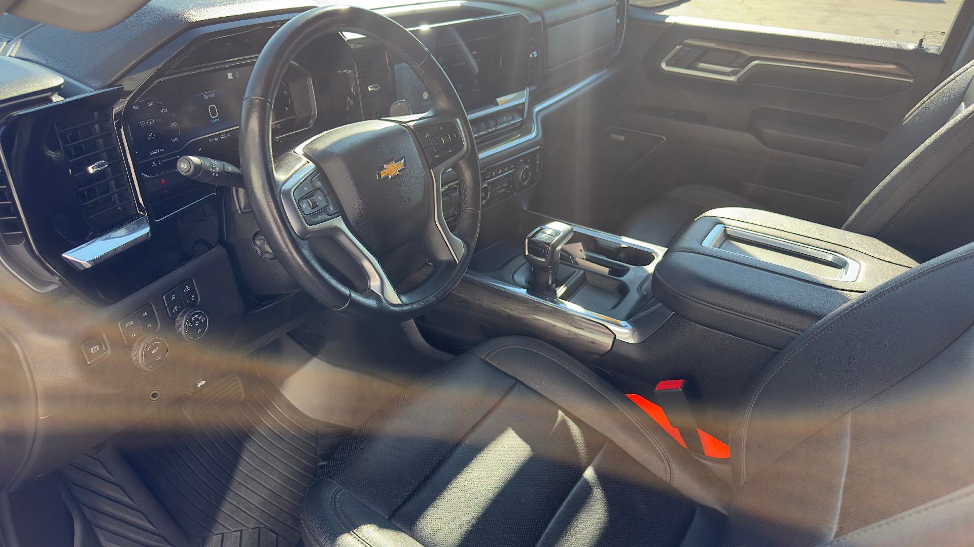 Used 2022 Chevrolet Silverado 1500 LTZ AWD/4WD image 15