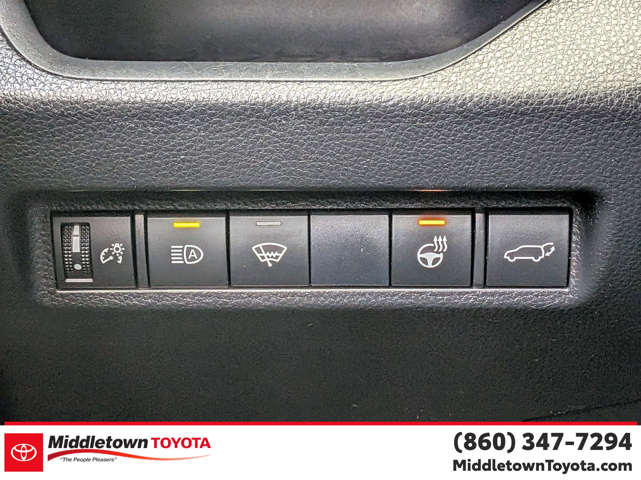 Used 2021 Toyota RAV4 SE w/ Weather & Moonroof Package AWD/4WD image 13