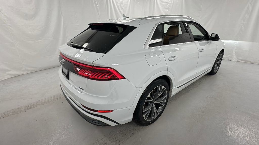 Used 2023 Audi Q8 Prestige image 3