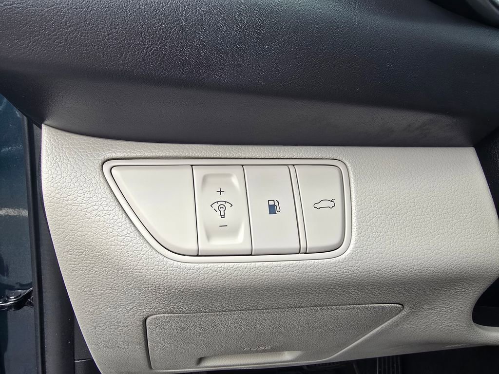 Used 2023 Genesis G70 2.0T RWD image 19