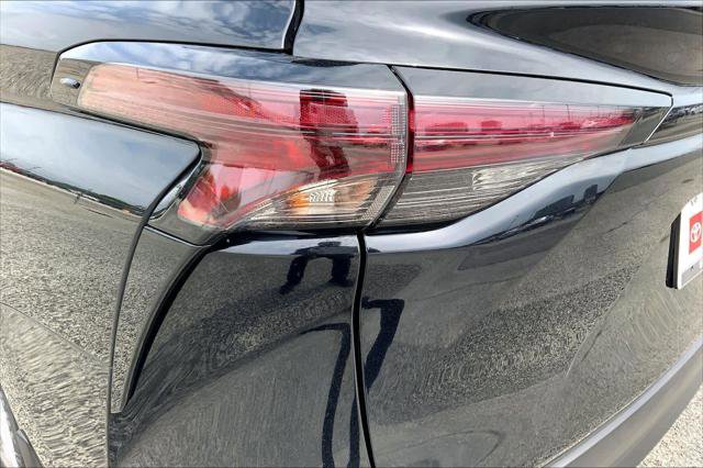 Certified 2024 Toyota Sienna LE FWD image 28