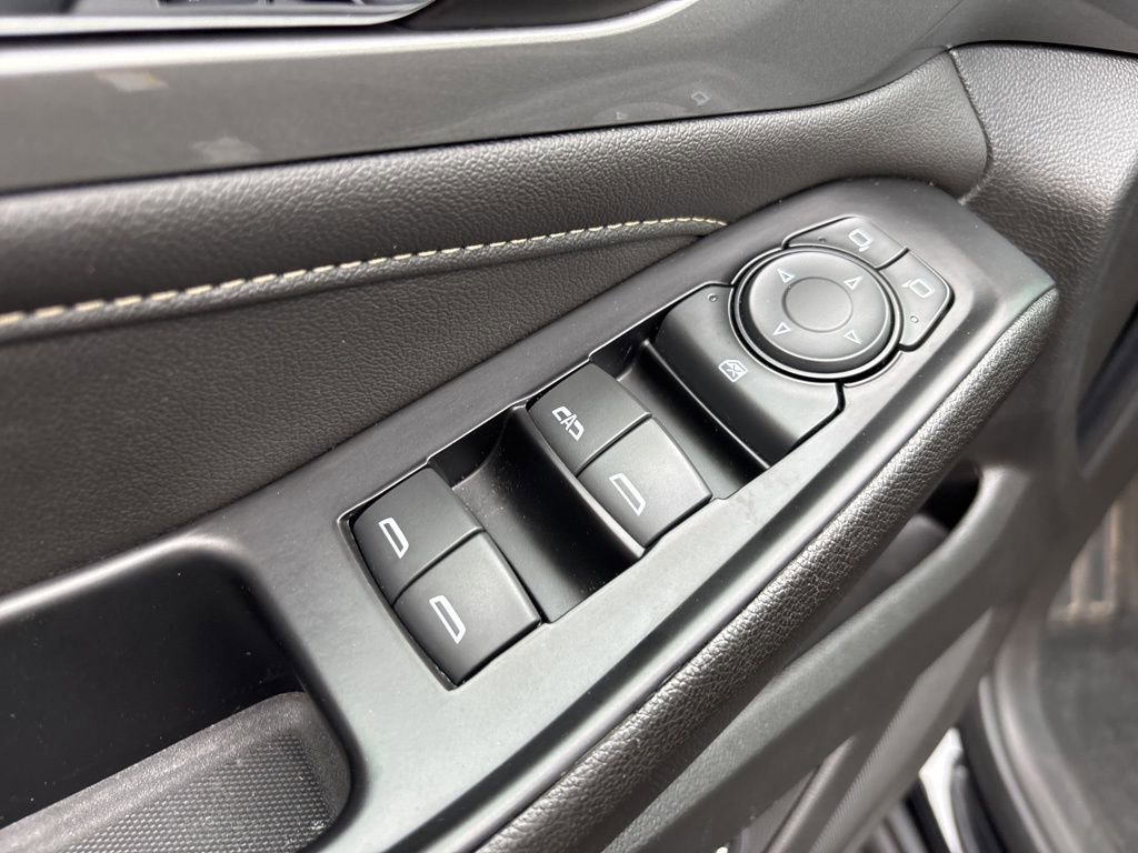Used 2023 Chevrolet Traverse LT AWD/4WD image 17