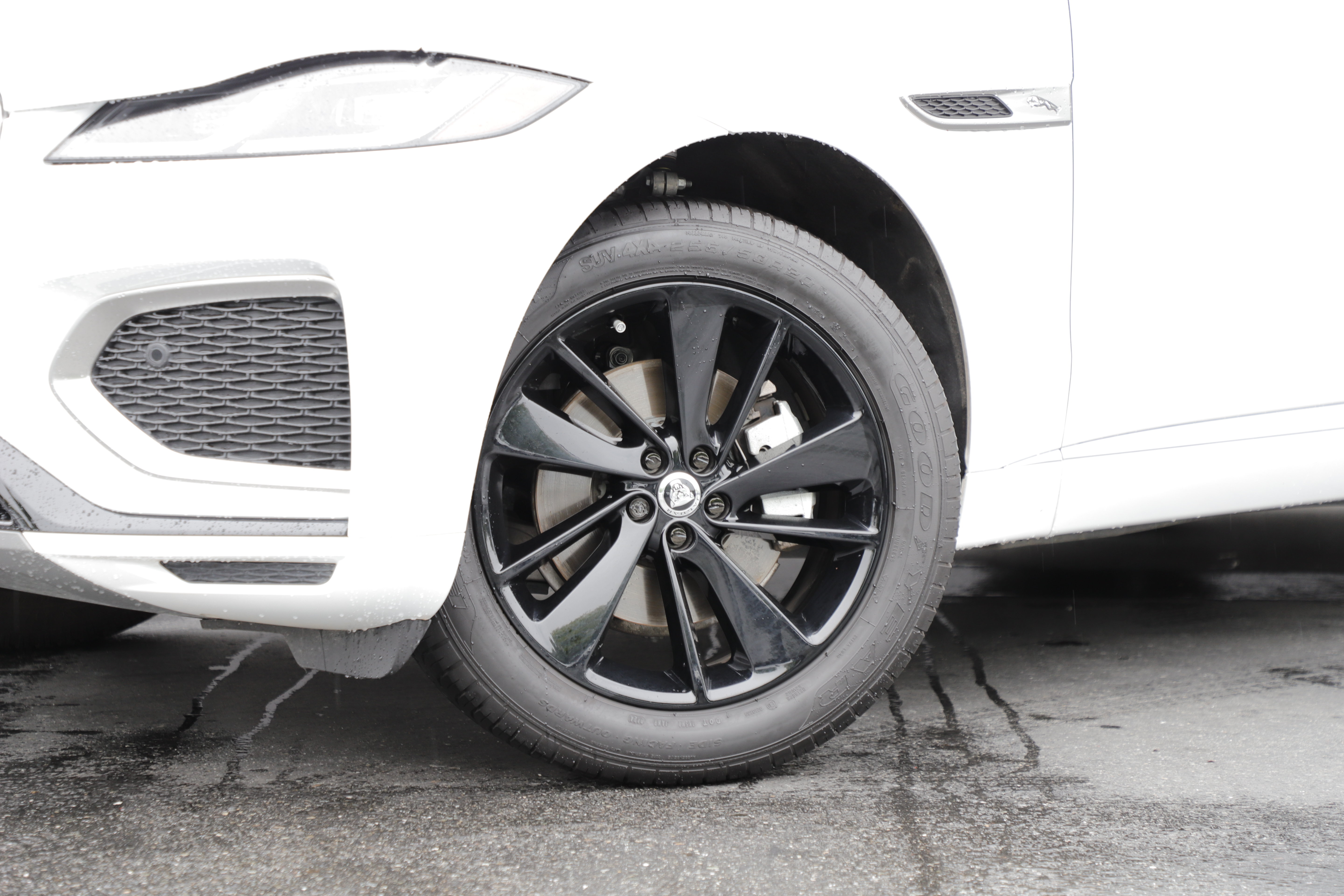 Certified 2025 Jaguar F-PACE R-Dynamic S AWD/4WD image 2