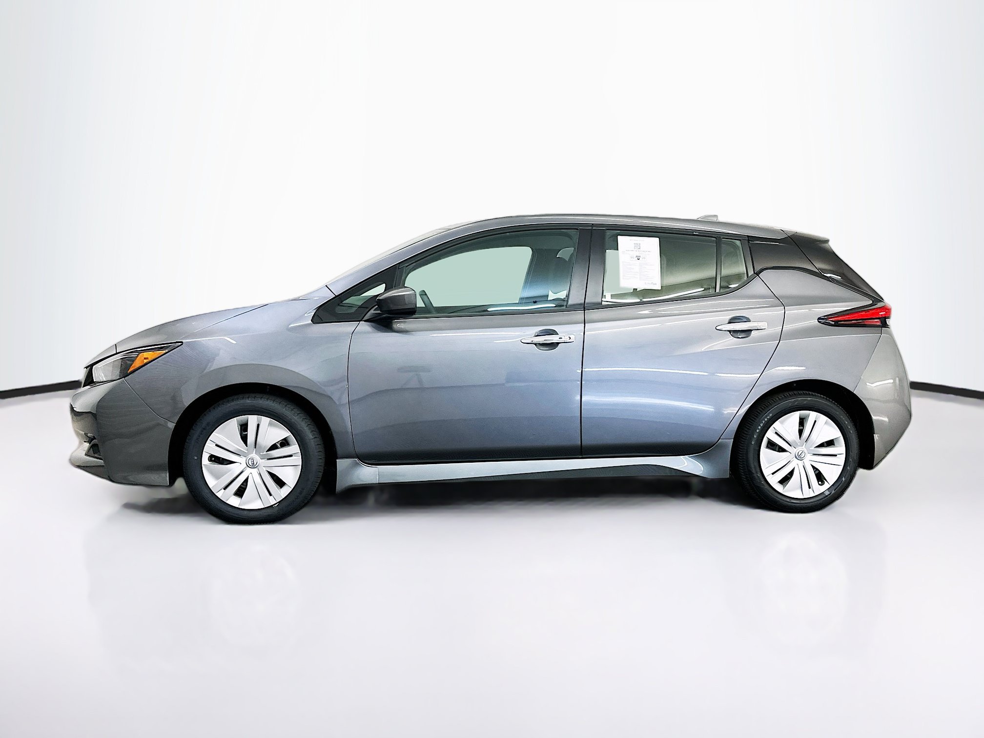 Used 2025 Nissan Leaf S FWD image 4