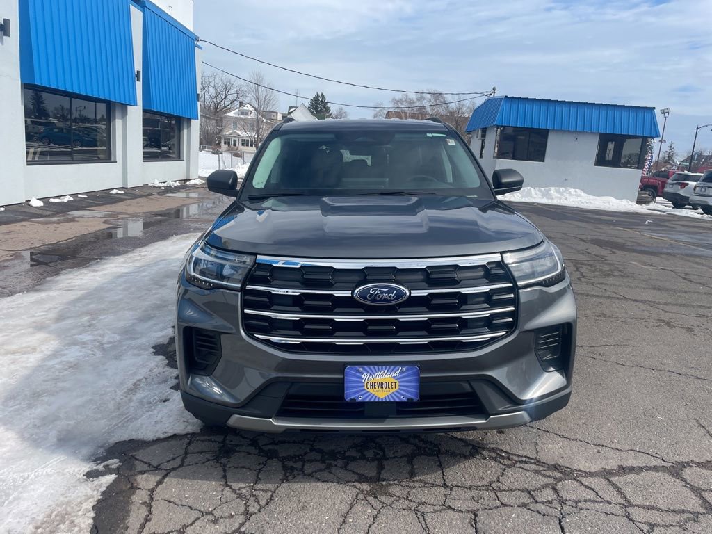 Used 2025 Ford Explorer Active image 2