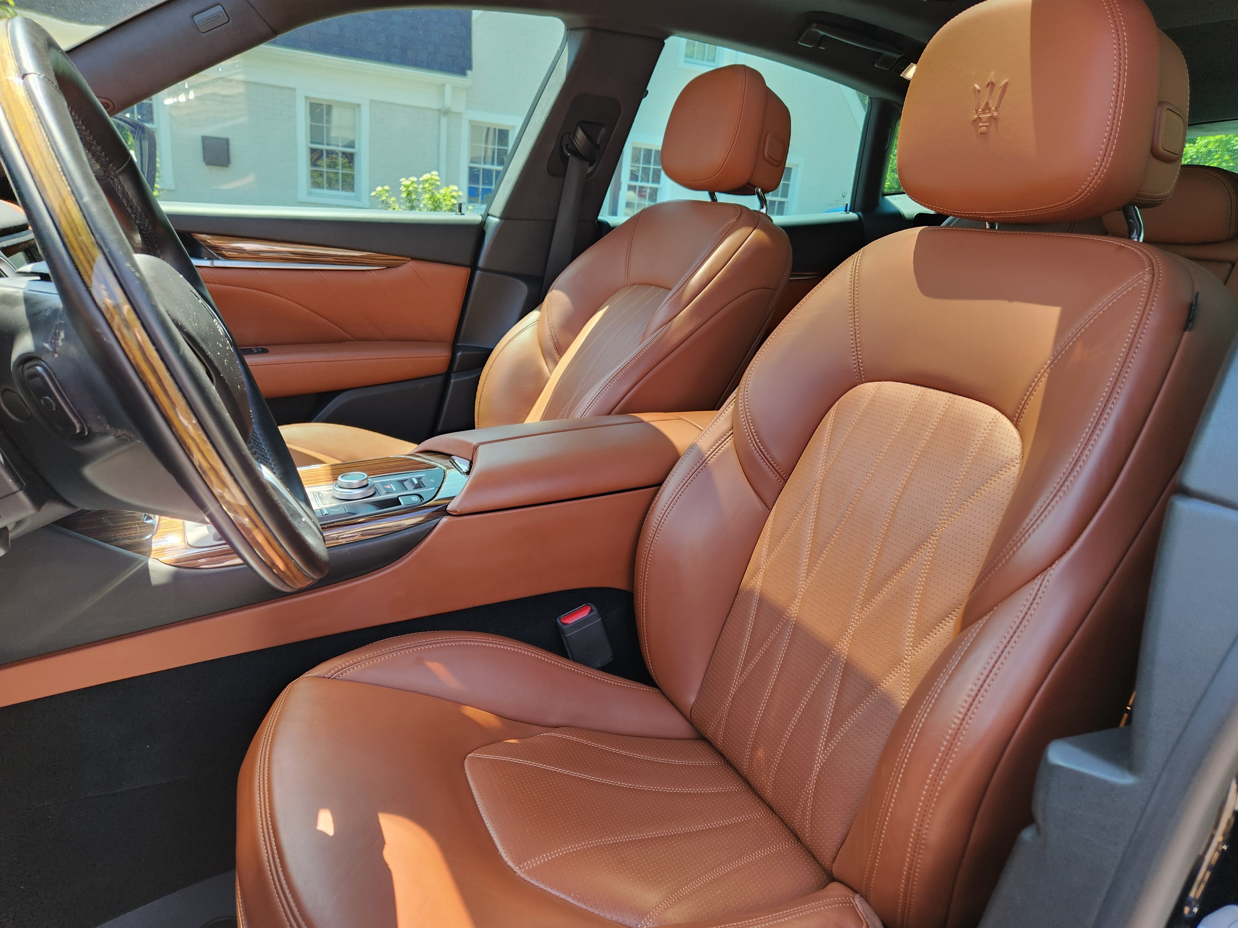Used 2019 Maserati Levante GranLusso AWD/4WD image 12