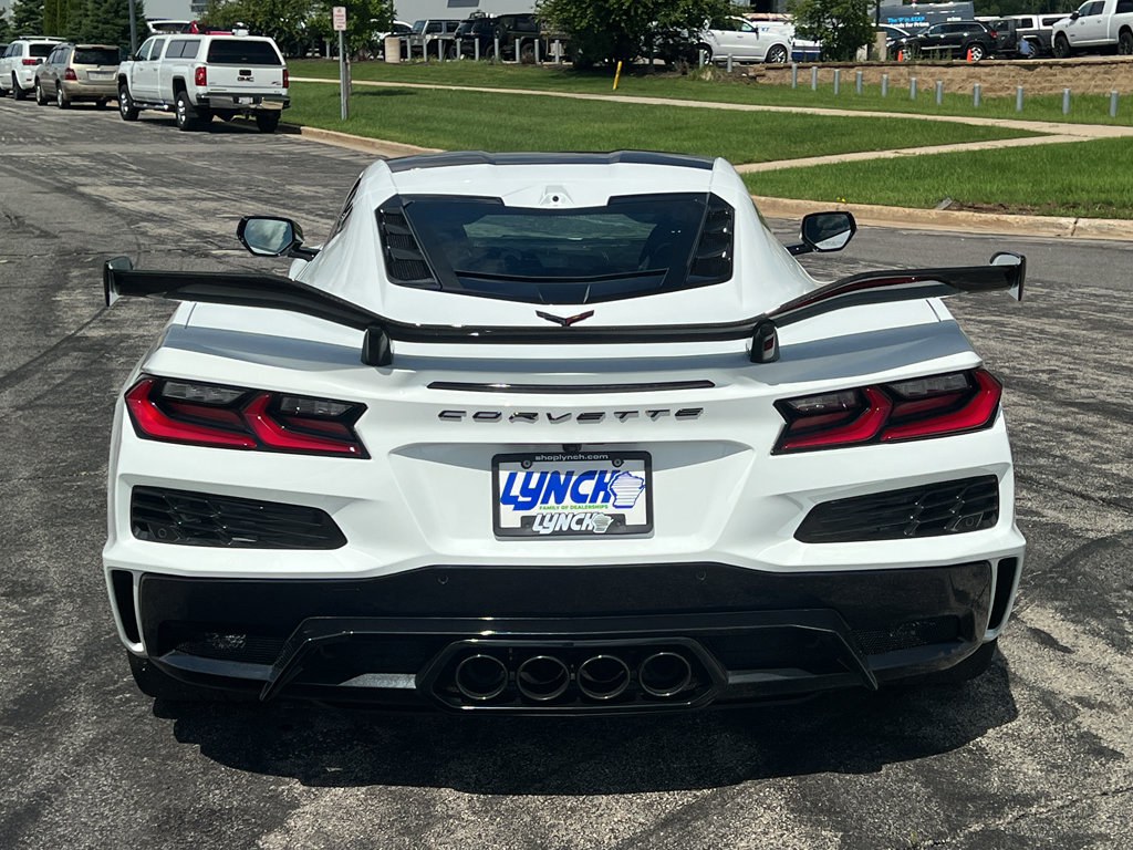 Used 2025 Chevrolet Corvette Z06 w/ Z07 Performance Package RWD image 3