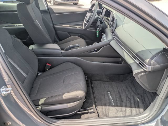 Used 2025 Hyundai Elantra SE FWD image 27