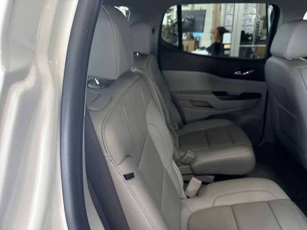 Certified 2022 GMC Acadia SLT FWD image 34