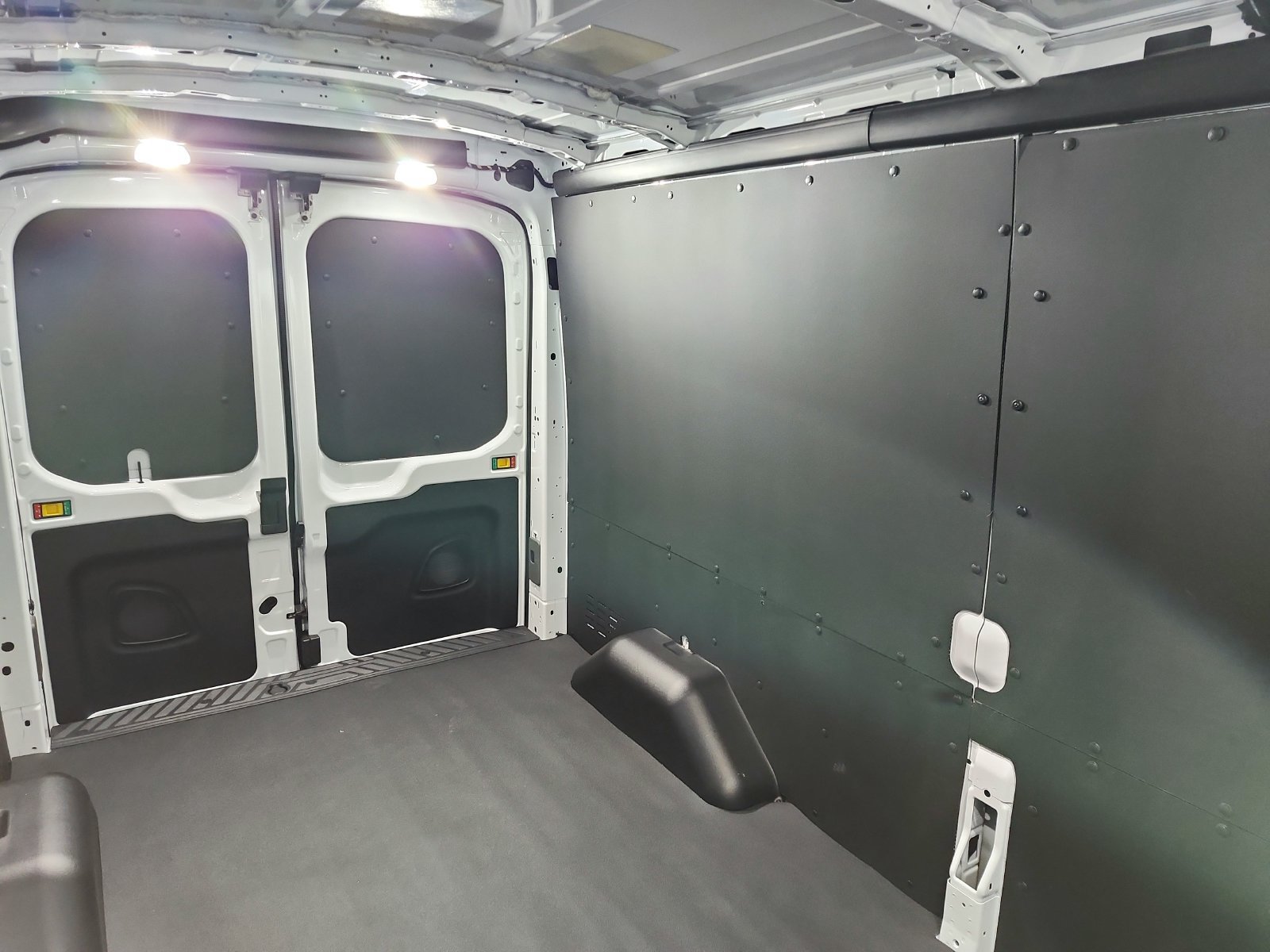 New 2027 Ford Transit 250 148 Medium Roof w/ Load Area Protection Package RWD image 39
