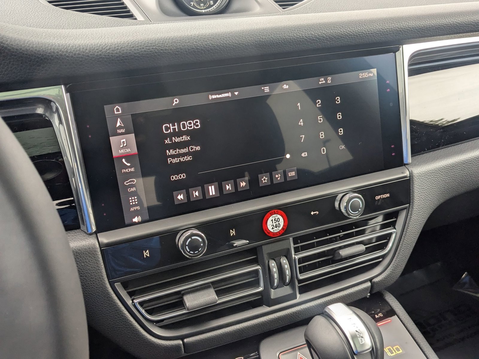 Used 2025 Porsche Macan image 18