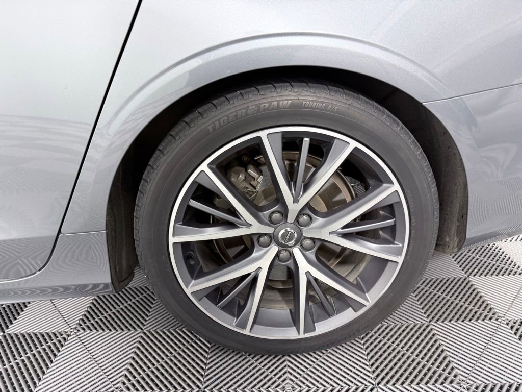Used 2019 Volvo S90 T6 Momentum image 31