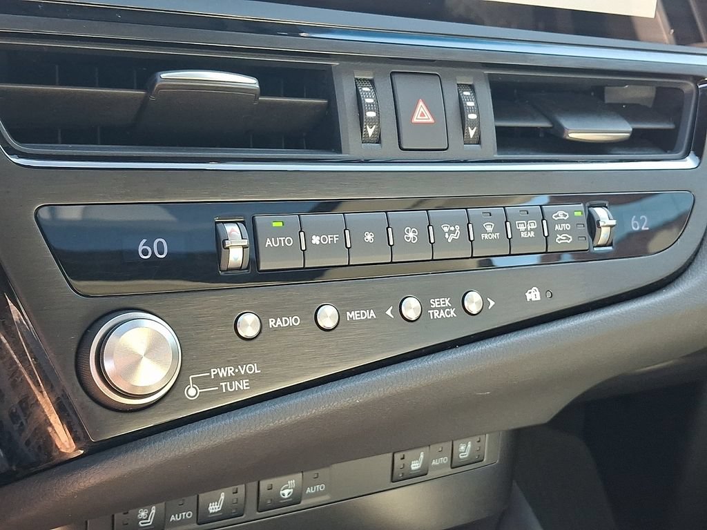 Certified 2025 Lexus ES 300h w/ Premium Package FWD image 18