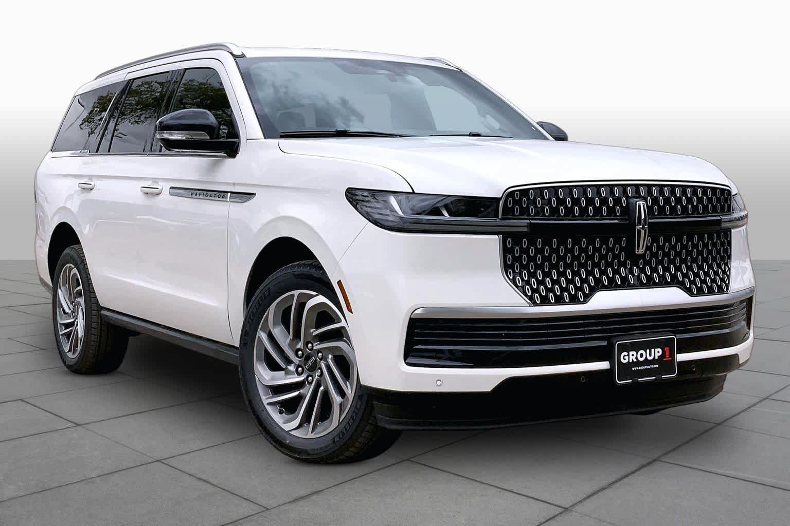 New 2026 Lincoln Navigator Reserve AWD/4WD image 2
