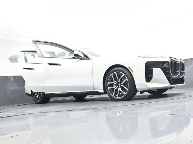 Used 2024 BMW 740i xDrive AWD/4WD image 41