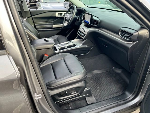 Used 2022 Ford Explorer XLT w/ Equipment Group 202A AWD/4WD image 24