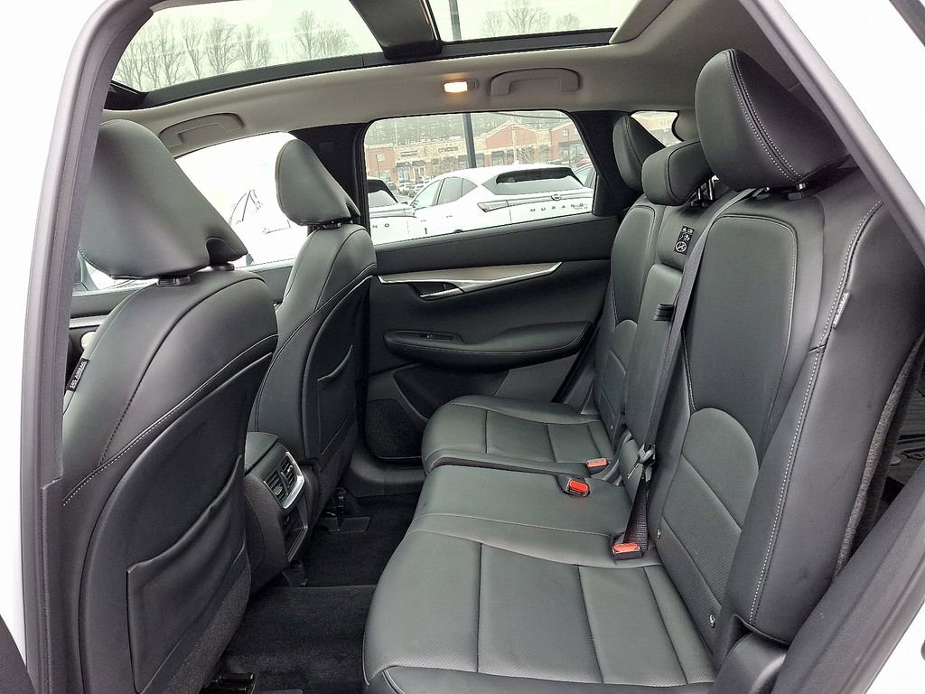 Used 2023 INFINITI QX50 Luxe AWD/4WD image 11