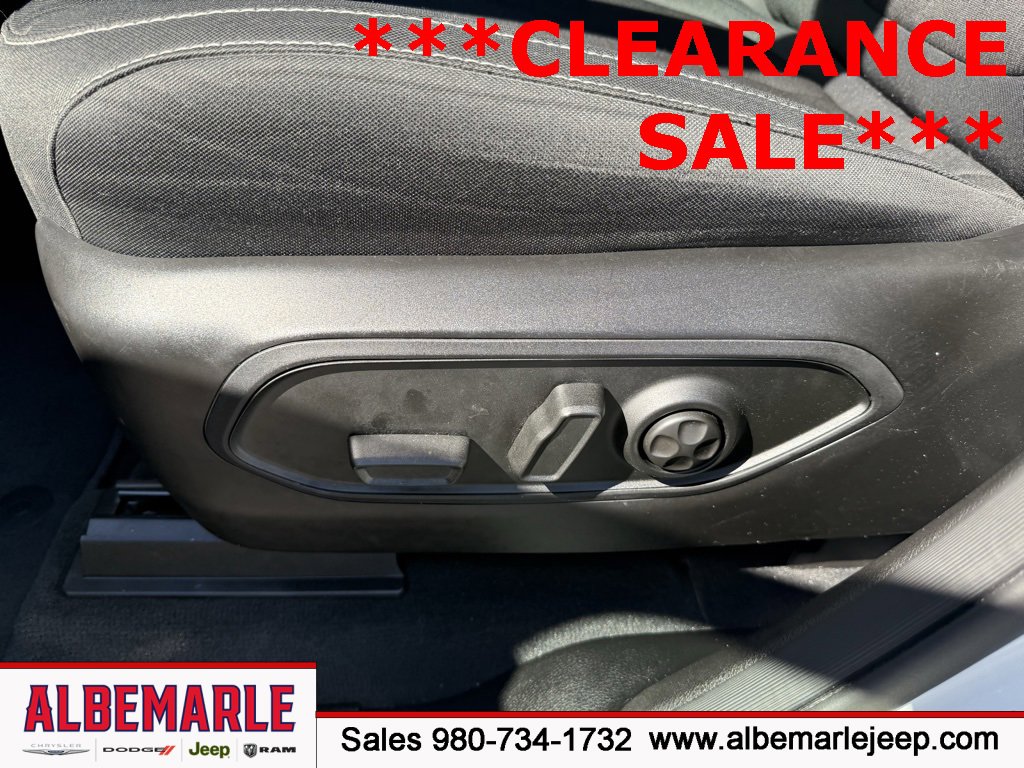 Used 2024 Jeep Grand Cherokee L Laredo w/ Luxury Tech Group I image 16