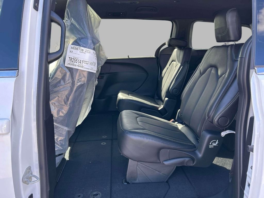 New 2026 Chrysler Voyager LX FWD image 5
