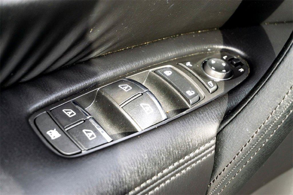 Used 2023 Nissan Armada SL w/ Captain's Chairs Package image 11