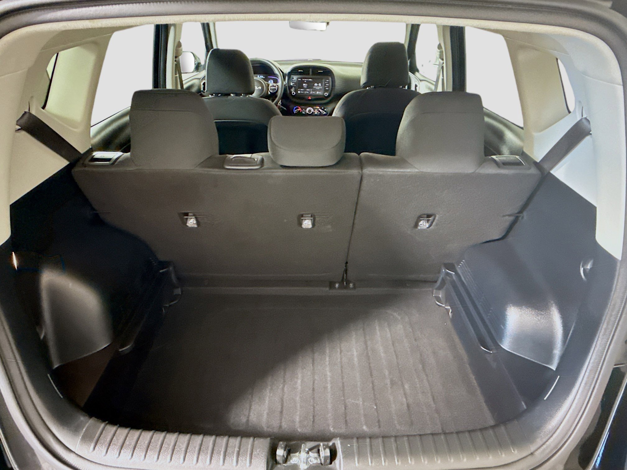 Used 2025 Kia Soul LX w/ LX Technology Package image 34