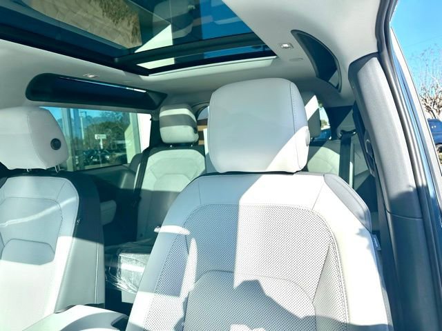 New 2025 Land Rover Defender 90 S image 17