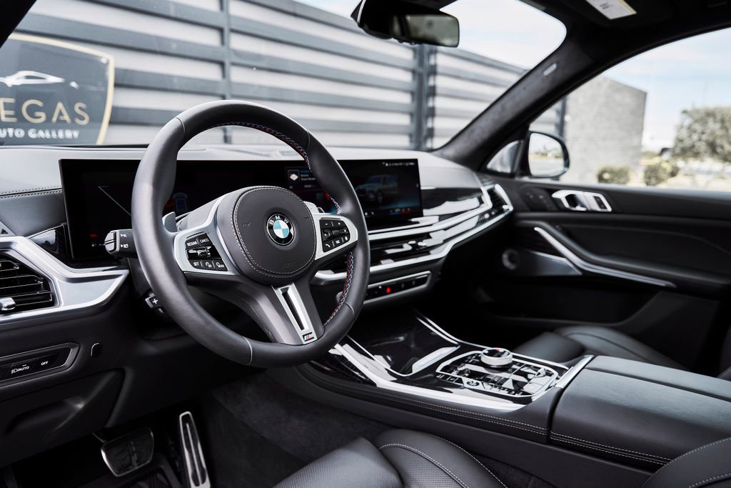 Used 2026 BMW X7 M60i image 2