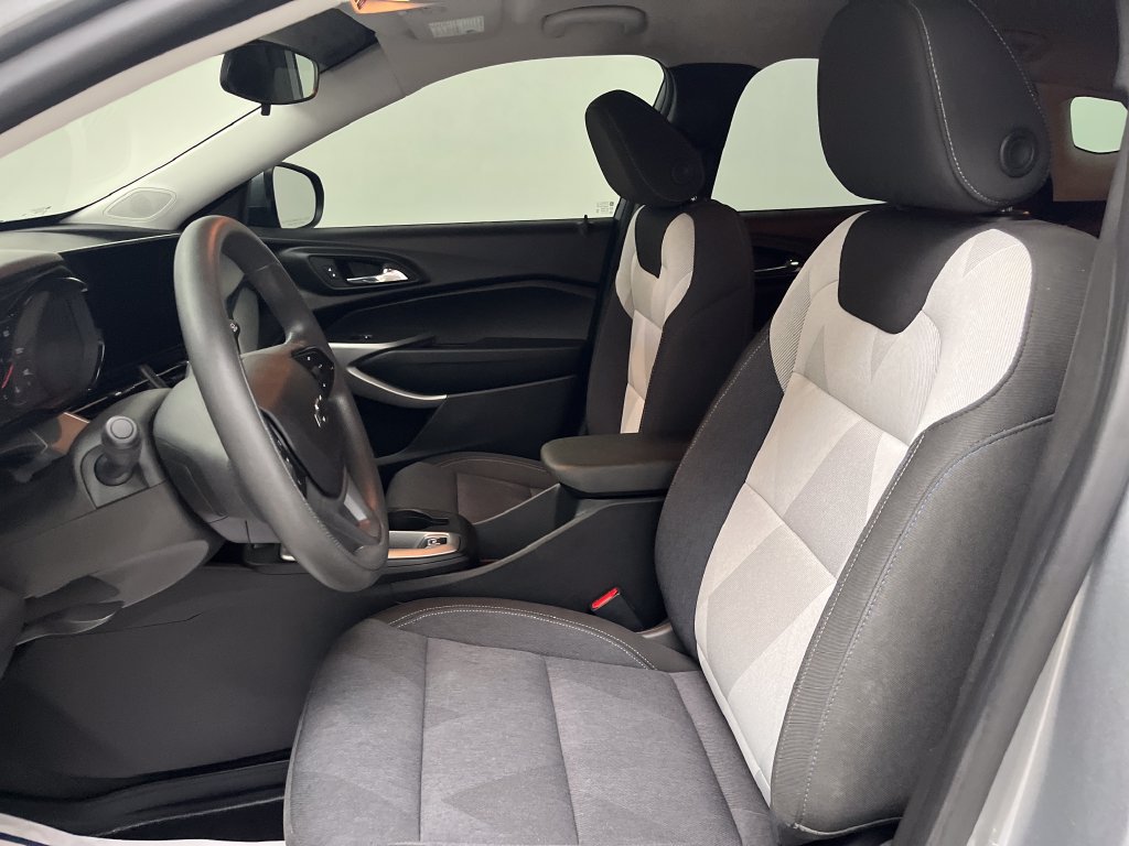 Used 2024 Chevrolet Trax LS w/ LS Convenience Package FWD image 12