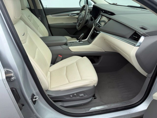 Used 2017 Cadillac XT5 Luxury w/ Driver Awareness Package FWD image 20