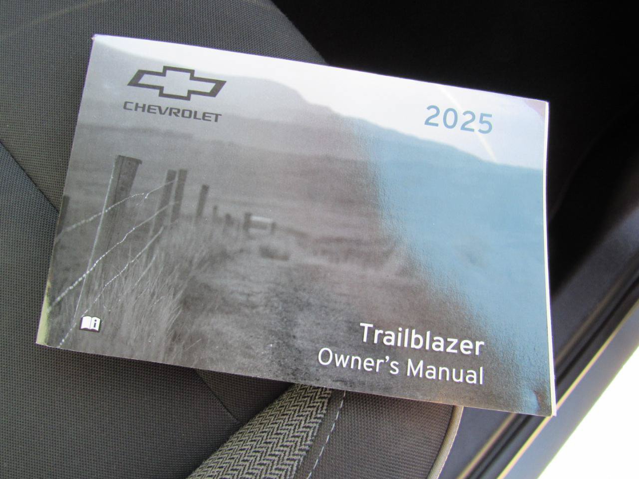 Used 2025 Chevrolet TrailBlazer LT AWD/4WD image 33