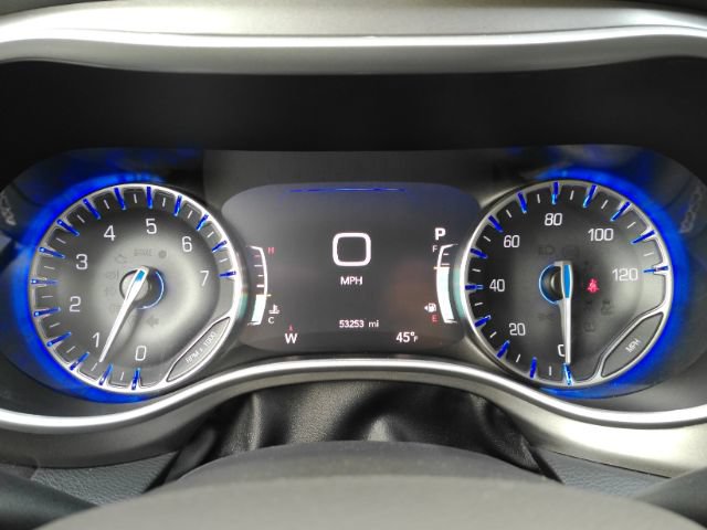Used 2024 Chrysler Pacifica Touring-L FWD image 43