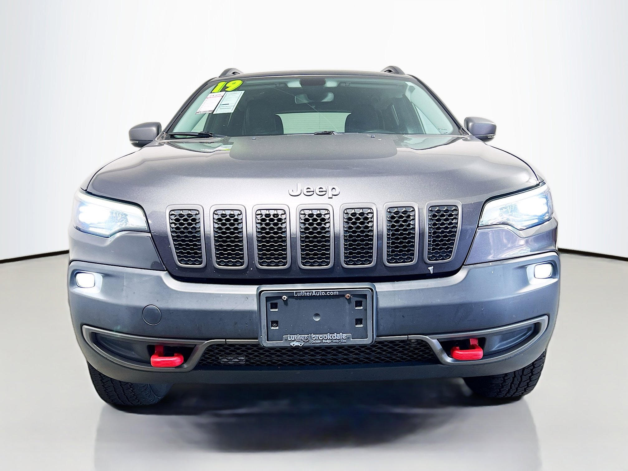 Used 2019 Jeep Cherokee Trailhawk w/ Cold Weather Group AWD/4WD image 11