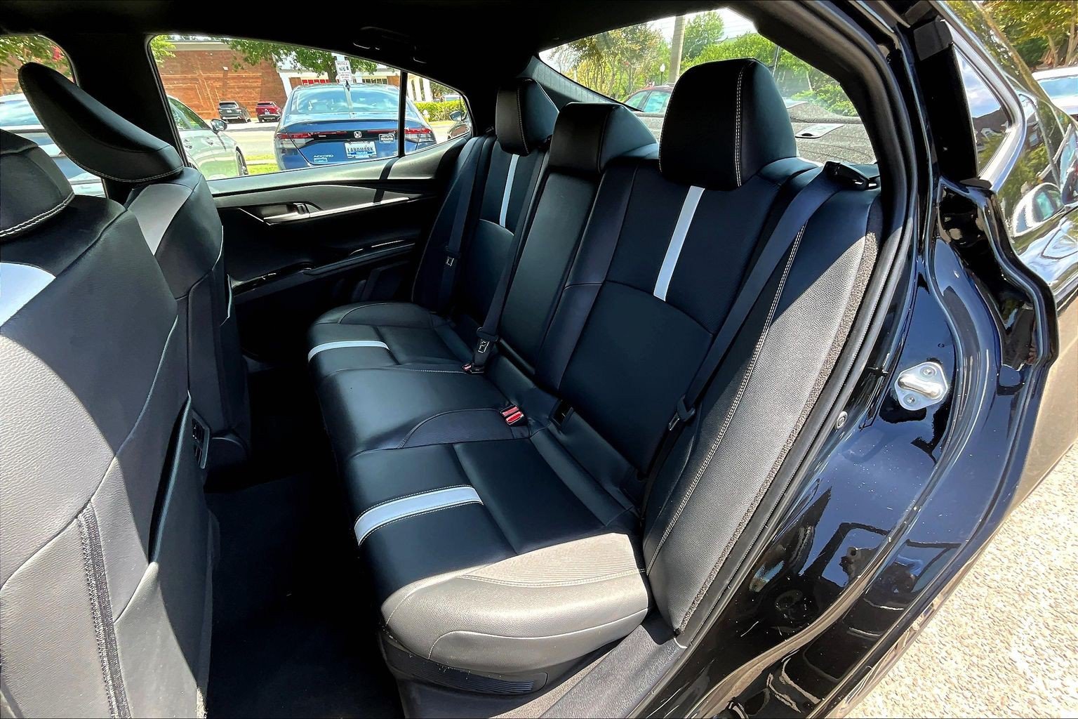 Used 2025 Toyota Camry SE FWD image 27