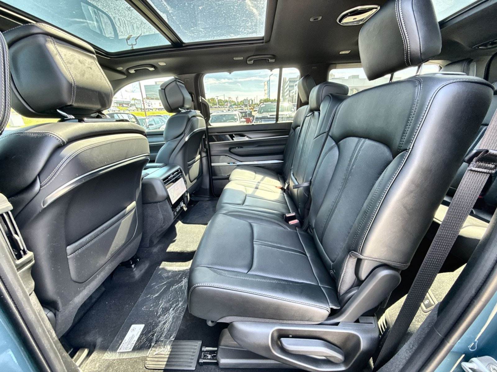 New 2026 Jeep Grand Wagoneer Summit w/ Premium Group III AWD/4WD image 30