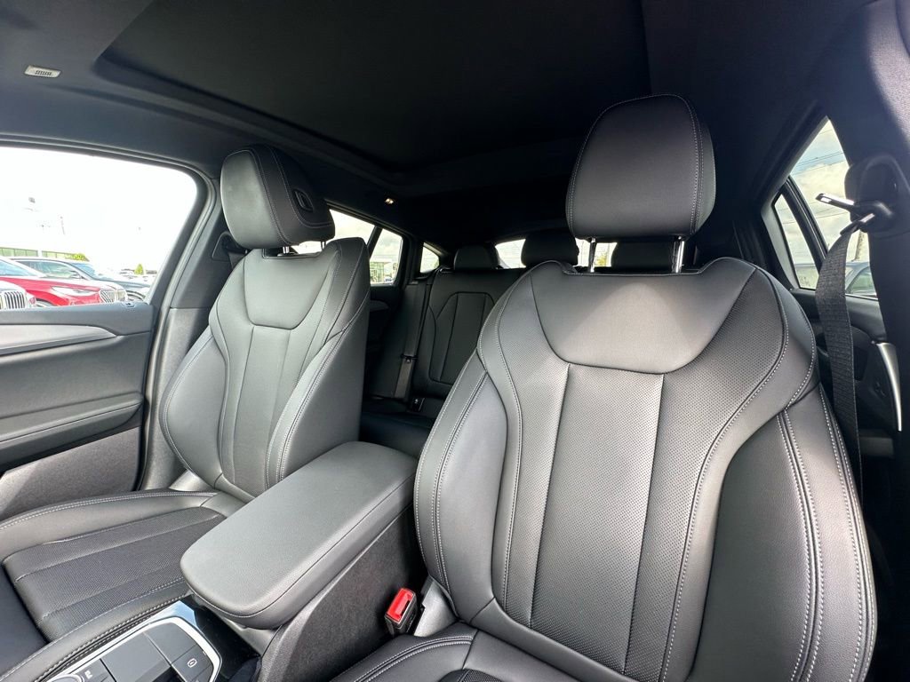 Certified 2025 BMW X4 xDrive30i image 12