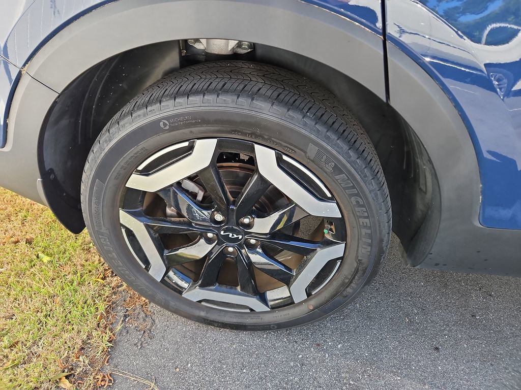 Used 2023 Kia Telluride EX image 7