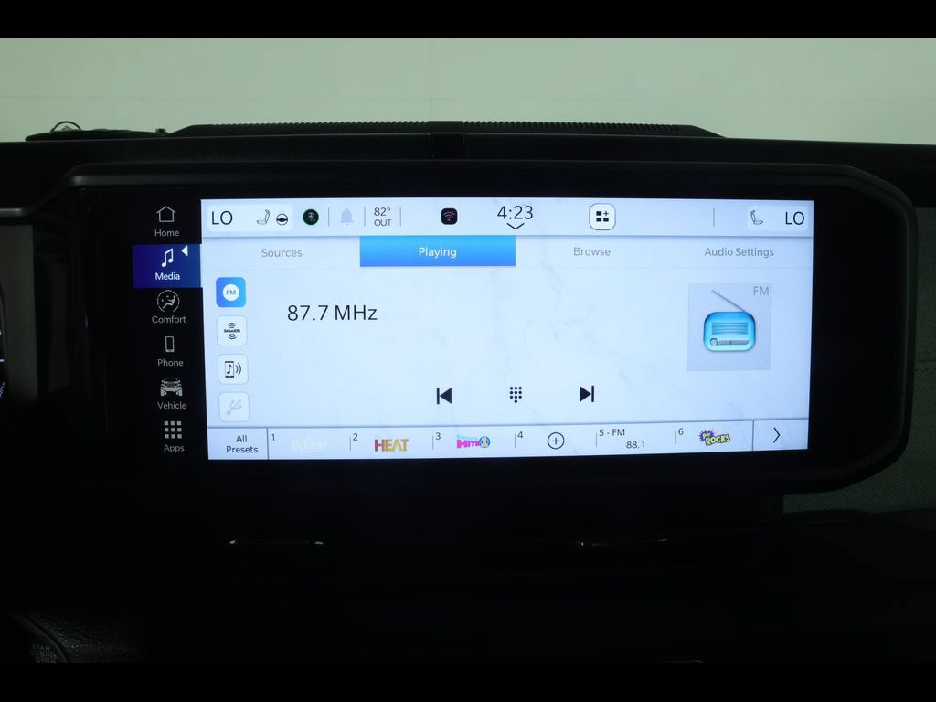 Certified 2024 Jeep Wrangler Unlimited w/ Convenience Group AWD/4WD image 23