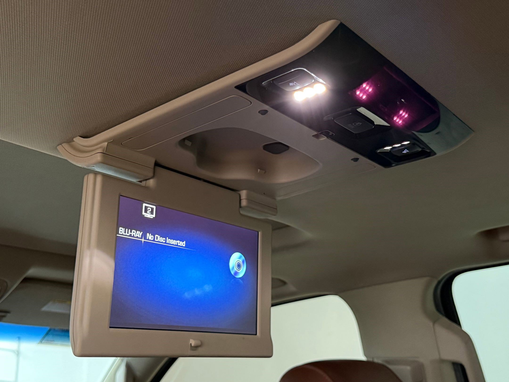 Used 2019 Cadillac Escalade Premium Luxury w/ LPO, Radiant Package AWD/4WD image 40