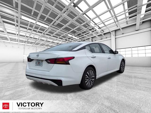 Used 2025 Nissan Altima 2.5 SV FWD image 3