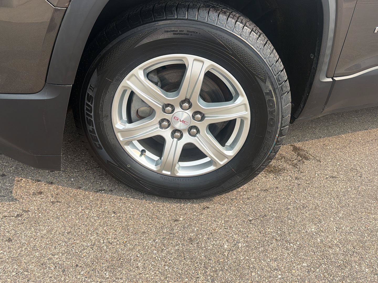 Used 2019 GMC Acadia SLE AWD/4WD image 2