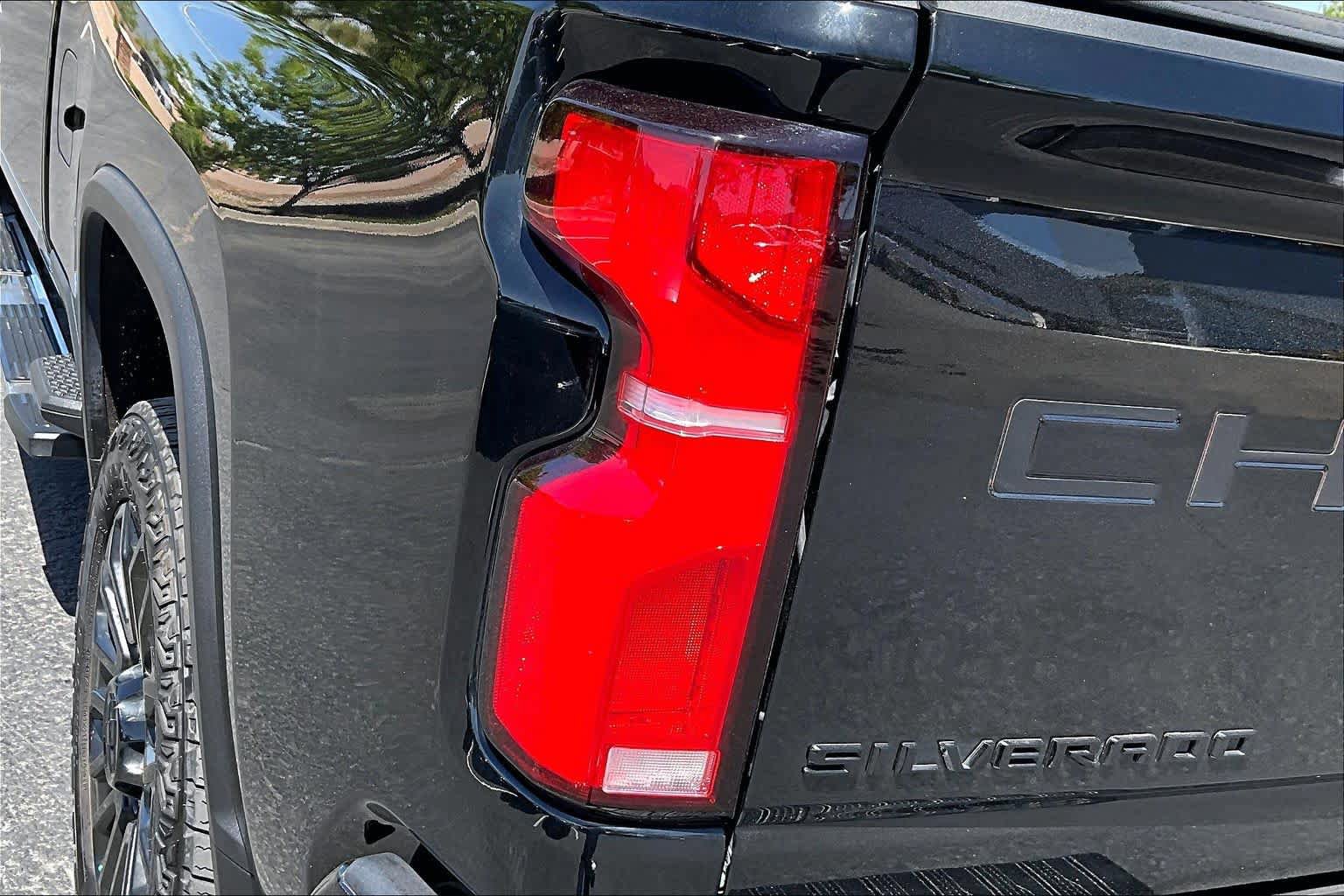 Used 2024 Chevrolet Silverado 2500 High Country w/ Technology Package AWD/4WD image 29