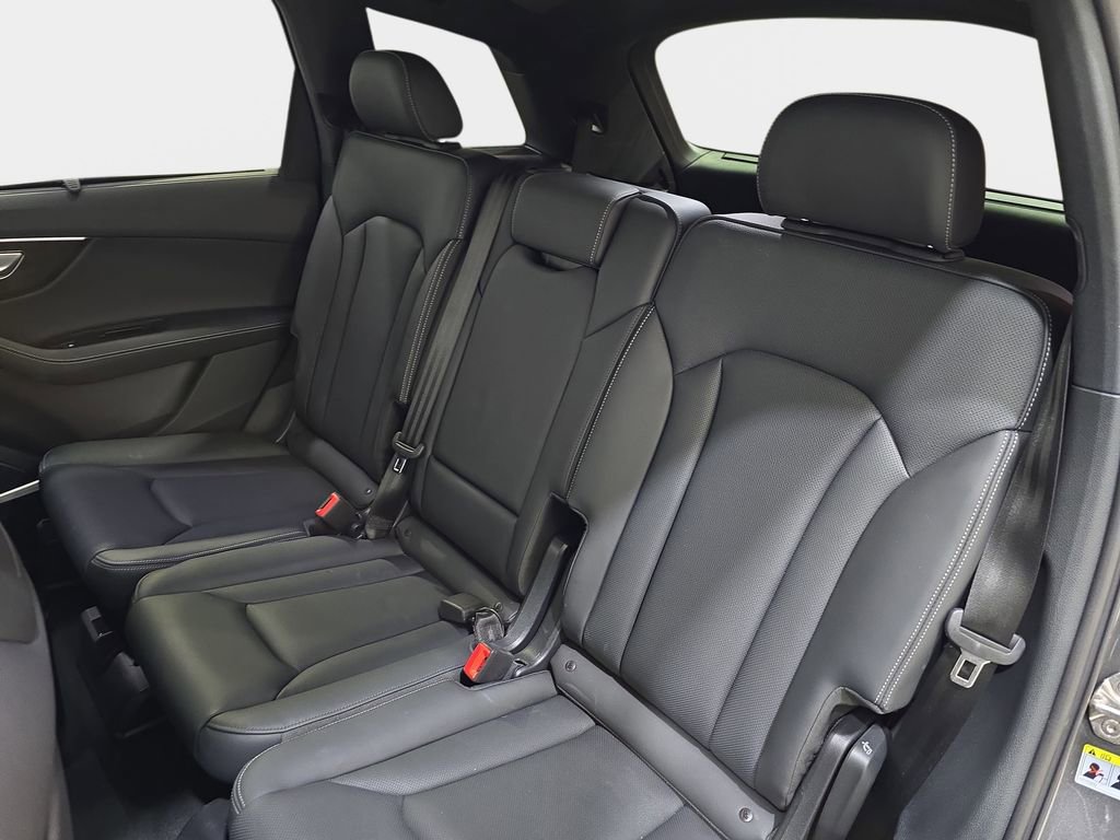 Used 2025 Audi Q7 3.0T Prestige w/ Prestige Package image 17